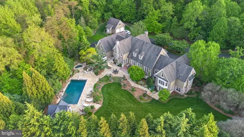 11820 Plantation Dr, Great Falls, VA 22066