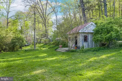 6714 Princess Anne Ln, Falls Church, VA 22042