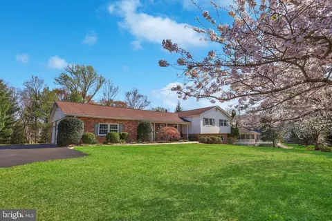 12801 Oxon Rd, Herndon, VA 20171