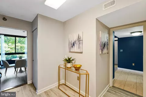 Entry Way - 1808 Old Meadow Rd #409, Mclean, VA 22102 photo 2 of 3