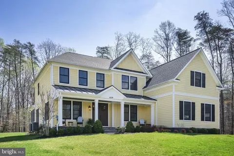 6539 Foxhollow Ln, Fairfax Station, VA 22039