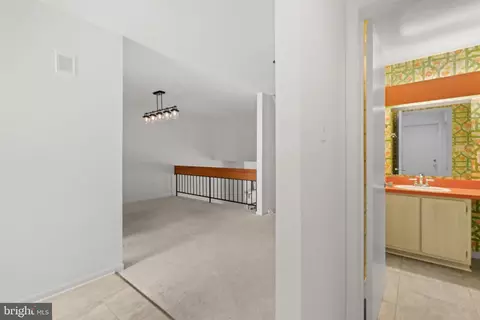 Entry Way - 11681 Newbridge Ct, Reston, VA 20191 photo 3 of 4