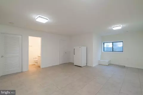 Living - 11681 Newbridge Ct, Reston, VA 20191 photo 11 of 19