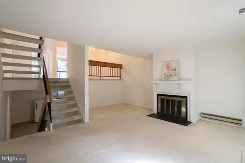 Living - 11681 Newbridge Ct, Reston, VA 20191 photo 17 of 19