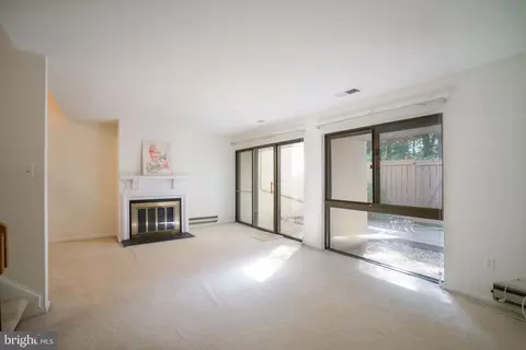 Living - 11681 Newbridge Ct, Reston, VA 20191 photo 6 of 19