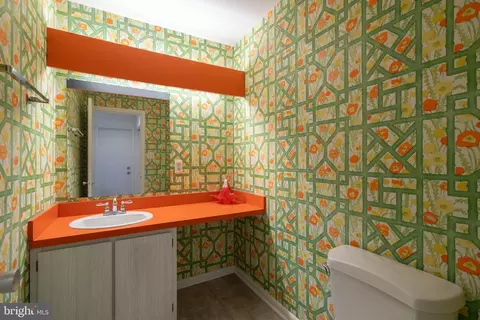 Bath - 11681 Newbridge Ct, Reston, VA 20191 photo 3 of 4