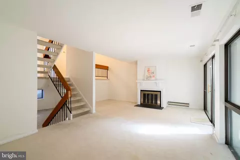Living - 11681 Newbridge Ct, Reston, VA 20191 photo 19 of 19