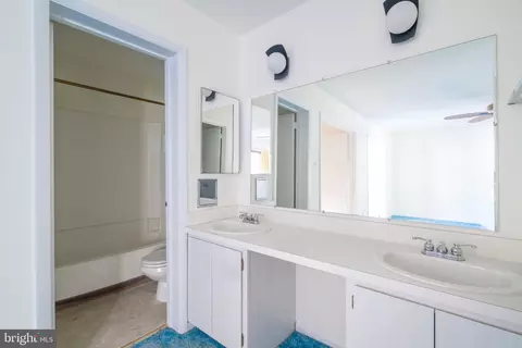 Bath - 11681 Newbridge Ct, Reston, VA 20191 photo 4 of 4