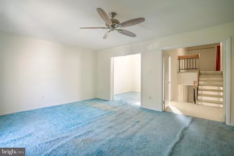 Living - 11681 Newbridge Ct, Reston, VA 20191 photo 13 of 19