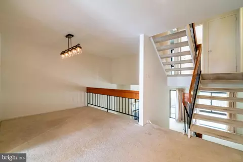 Living - 11681 Newbridge Ct, Reston, VA 20191 photo 7 of 19