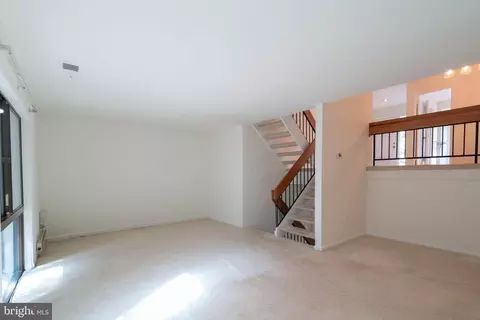 Living - 11681 Newbridge Ct, Reston, VA 20191 photo 18 of 19