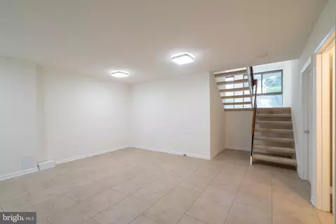 Living - 11681 Newbridge Ct, Reston, VA 20191 photo 14 of 19