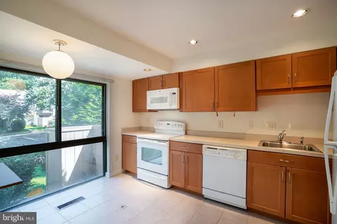 Kitchen - 11681 Newbridge Ct, Reston, VA 20191 photo 1 of 2