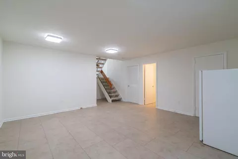 Living - 11681 Newbridge Ct, Reston, VA 20191 photo 10 of 19