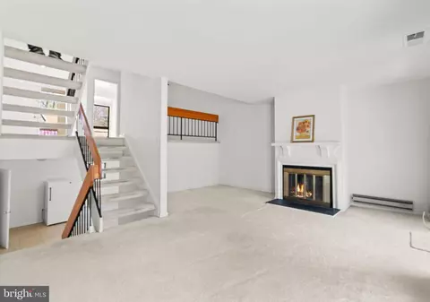 Living - 11681 Newbridge Ct, Reston, VA 20191 photo 5 of 19