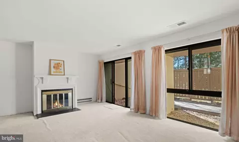 Living - 11681 Newbridge Ct, Reston, VA 20191 photo 4 of 19