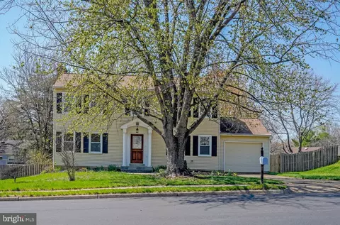 2604 Quincy Adams Dr, Herndon, VA 20171
