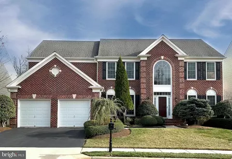 8089 Paper Birch Dr, Lorton, VA 22079