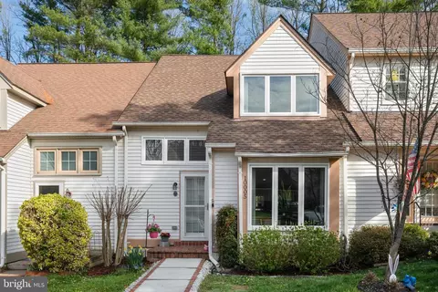 10005 Beacon Pond Ln, Burke, VA 22015