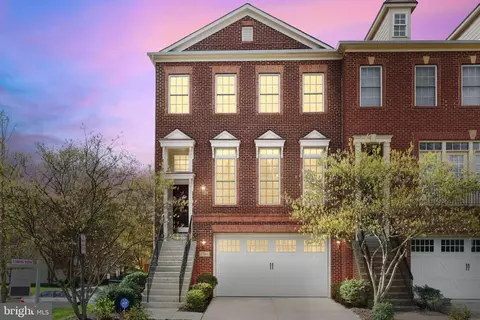 2794 Marywood Oaks Ln, Vienna, VA 22181