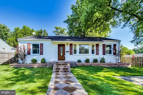 3000 Graham Ct, Falls Church, VA 22042