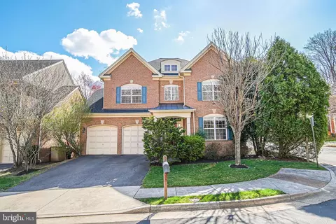 2185 Sandburg St, Dunn Loring, VA 22027