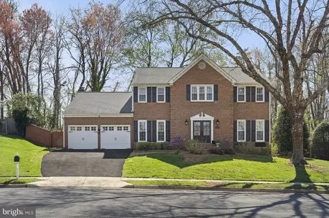 6303 Hunting Ridge Ln, Mclean, VA 22101