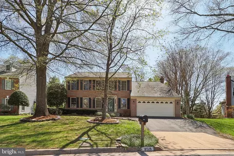 8519 Century Oak Ct, Fairfax Station, VA 22039