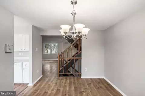 8663 Maple Glen Ct, Springfield, VA 22153 photo 6
