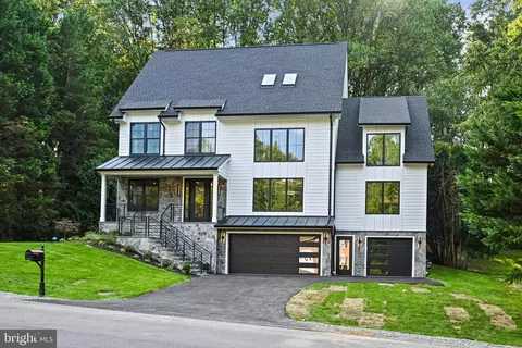 9615 Locust Hill Dr, Great Falls, VA 22066