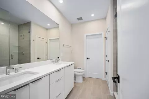 14437 Glen Manor Dr, Chantilly, VA 20151