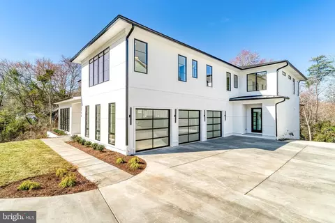 Exterior - 3946 N Dumbarton St, Mclean, VA 22101 photo 7 of 12