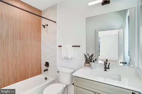 Bath - 3946 N Dumbarton St, Mclean, VA 22101 photo 7 of 12