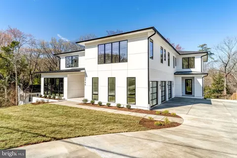 Exterior - 3946 N Dumbarton St, Mclean, VA 22101 photo 2 of 12