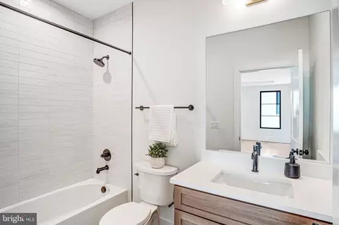 Bath - 3946 N Dumbarton St, Mclean, VA 22101 photo 8 of 12