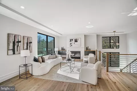 Living - 3946 N Dumbarton St, Mclean, VA 22101 photo 5 of 8