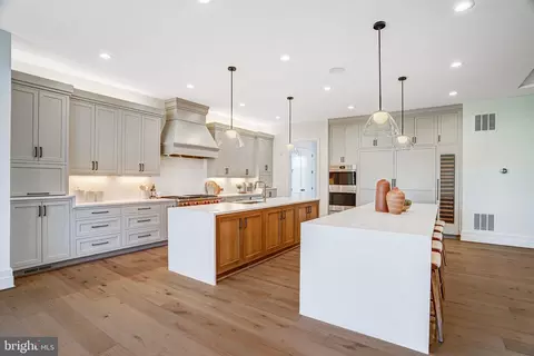 Kitchen - 3946 N Dumbarton St, Mclean, VA 22101 photo 2 of 2