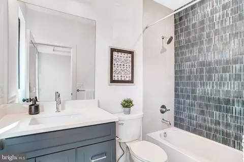 Bath - 3946 N Dumbarton St, Mclean, VA 22101 photo 9 of 12