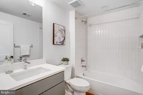 Bath - 3946 N Dumbarton St, Mclean, VA 22101 photo 12 of 12