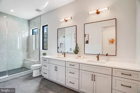 Bath - 3946 N Dumbarton St, Mclean, VA 22101 photo 2 of 12