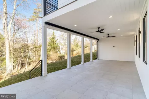 Exterior - 3946 N Dumbarton St, Mclean, VA 22101 photo 9 of 12