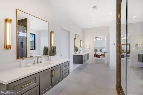 Bath - 3946 N Dumbarton St, Mclean, VA 22101 photo 5 of 12