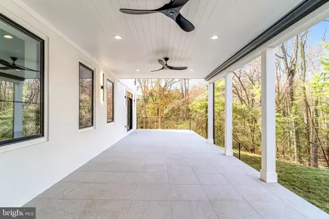 Exterior - 3946 N Dumbarton St, Mclean, VA 22101 photo 10 of 12