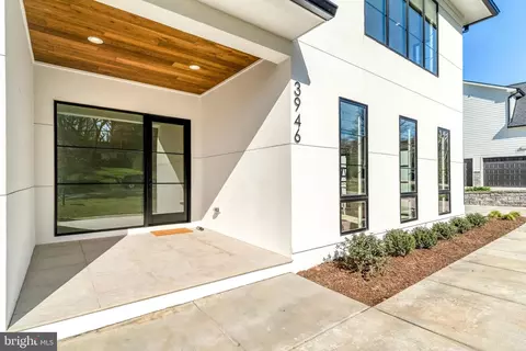 Exterior - 3946 N Dumbarton St, Mclean, VA 22101 photo 3 of 12