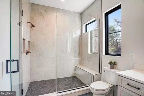 Bath - 3946 N Dumbarton St, Mclean, VA 22101 photo 4 of 12