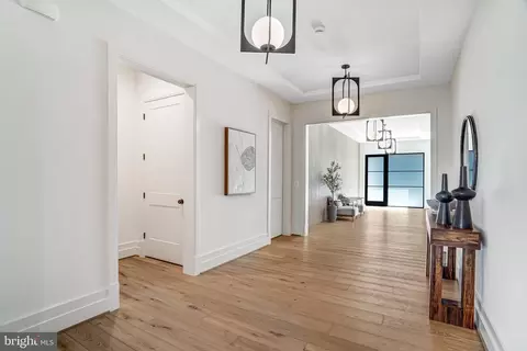 Entry Way - 3946 N Dumbarton St, Mclean, VA 22101 photo 4 of 9