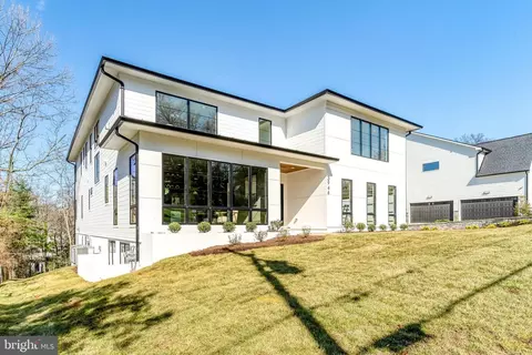 Exterior - 3946 N Dumbarton St, Mclean, VA 22101 photo 8 of 12
