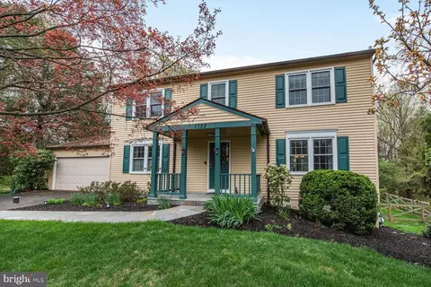 1152 Bandy Run Rd, Herndon, VA 20170