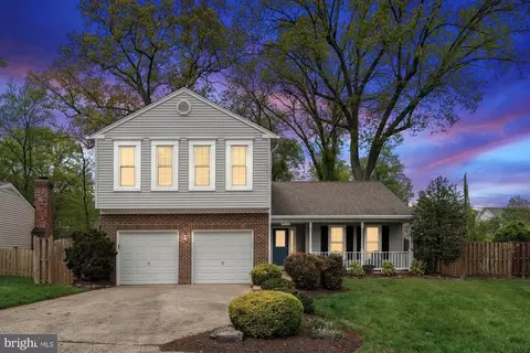 8433 Hunt Valley Dr, Vienna, VA 22182