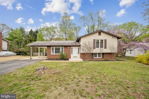 5911 Chevell Ct, Alexandria, VA 22310